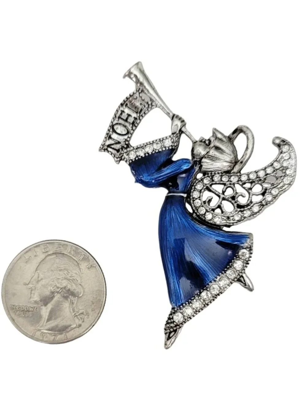 Unbranded silver tone